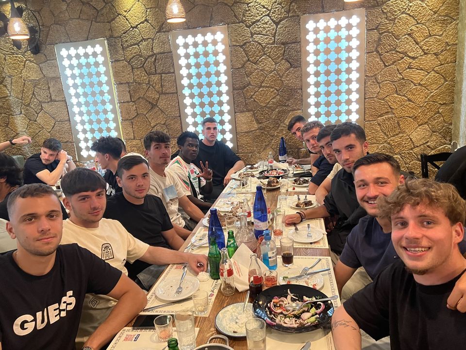 Γευμάτισε η ΑΕΚ Β με παρουσία Κονέ, Άλβες και Κουχάρσκι (pics)