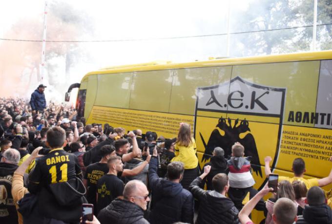 Η έκκληση της ΑΕΚ στον κόσμο της: «Μην προσπαθήσετε να έρθετε σε επαφή με την αποστολή στον Βόλο»