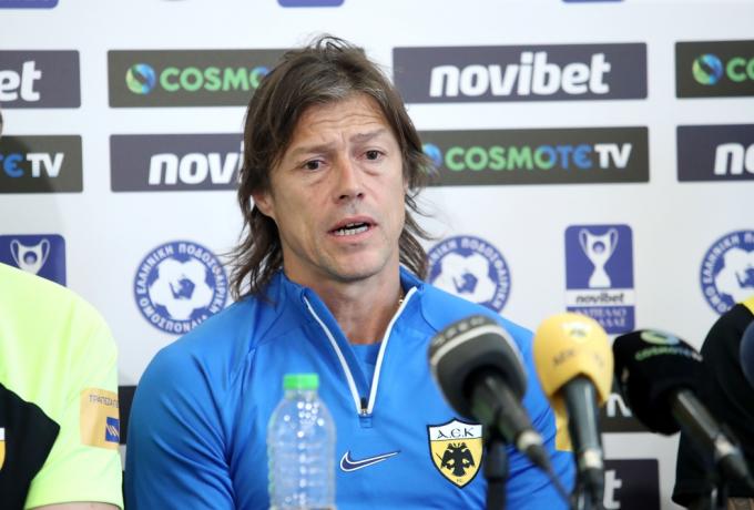 Αλμέιδα: «Κίνητρο το 3ο νταμπλ για την ΑΕΚ – Ίσως κάνω έκπληξη στην ενδεκάδα»