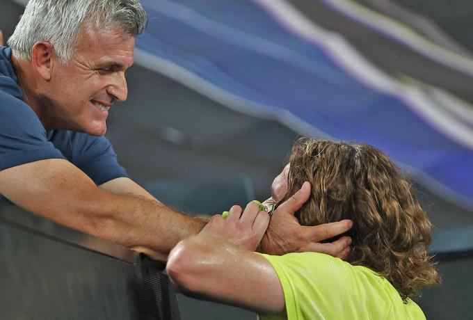 Κατάθεση ψυχής από Απόστολο Τσιτσιπά για τον Στέφανο, τη μητέρα του και την ισορροπία στην προσωπική του ζωή 
