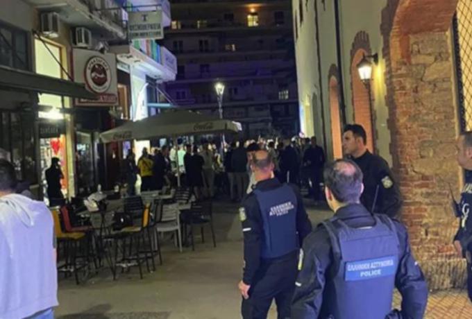 Επεισόδια μεταξύ οπαδών του ΠΑΟΚ και της ΑΕΚ στο κέντρο της Καβάλας (pics)