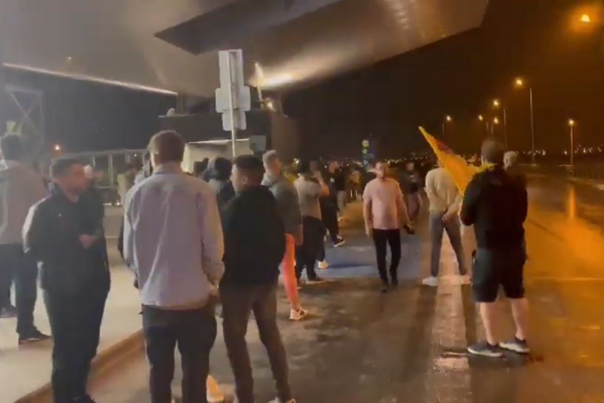 Φίλοι της ΑΕΚ στο αεροδρόμιο «Μακεδονία»! (pic)