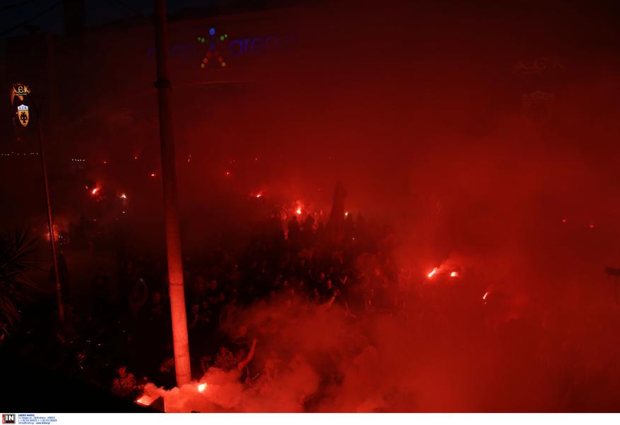 Σε εξέλιξη ο τελικός – Πάρτι στη Νέα Φιλαδέλφεια (ΦΩΤΟ)