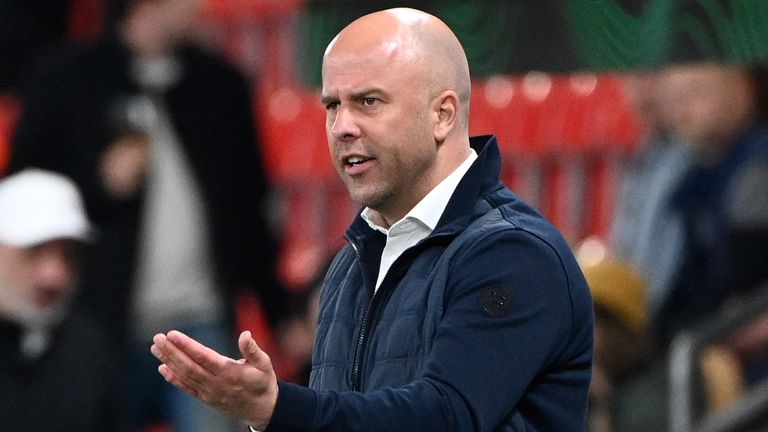 Premier League: Νέο συμβόλαιο ως το 2029 για τον Άρνε Σλοτ στη Λίβερπουλ