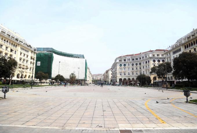 Θεσσαλονίκη: Λιποθύμησε στην Αριστοτέλους και του άρπαξαν το πορτοφόλι!