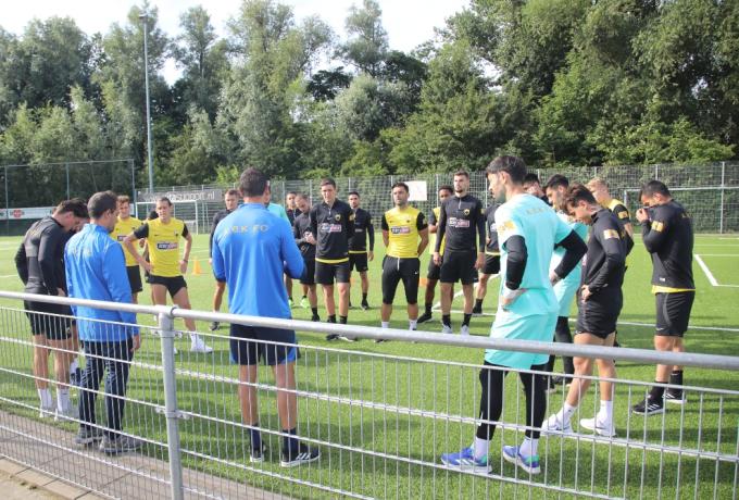 «Πετάει» για Ολλανδία η ΑΕΚ – Οι 28 παίκτες της αποστολής