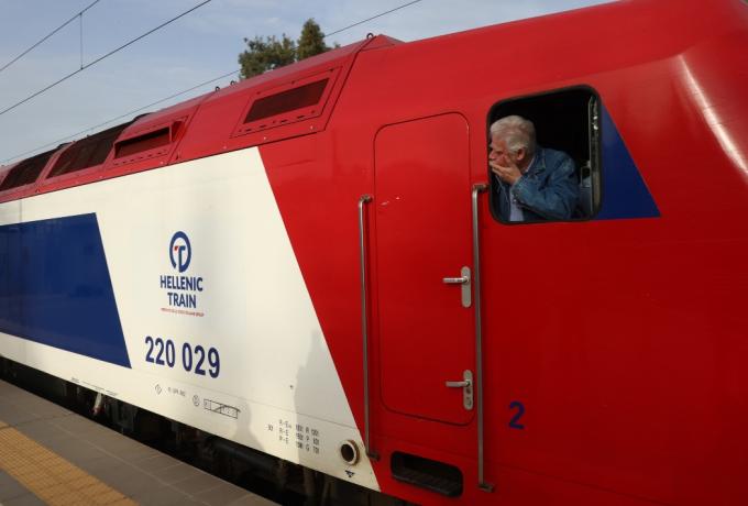 Τρένο με 400 επιβάτες «έμεινε» σε σήραγγα ανάμεσα σε Λαμία και Βόλο