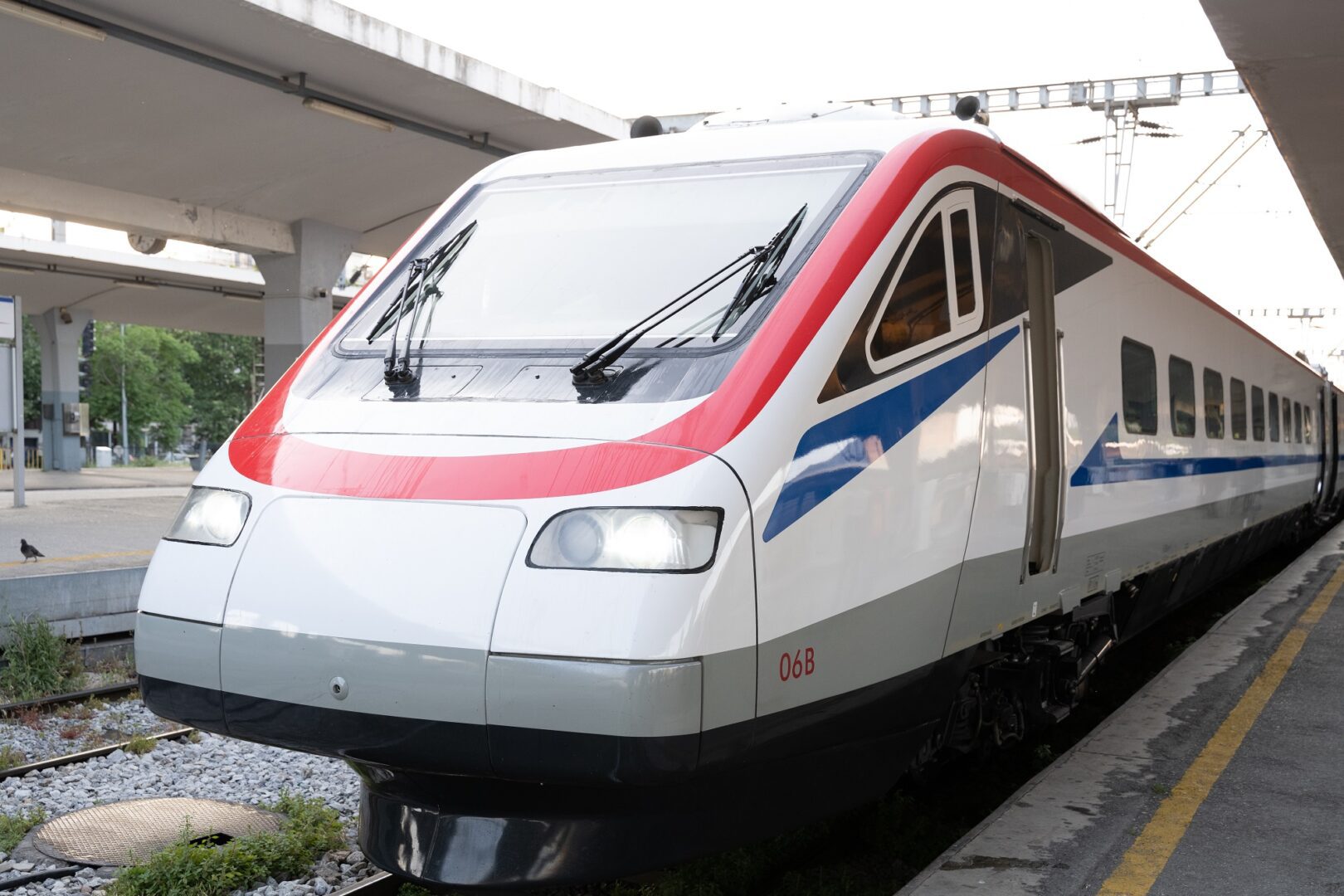 Τρένο συγκρούστηκε με μηχανή στην Θεσσαλονίκη – Σοβαρά τραυματίας ο οδηγός του δικύκλου