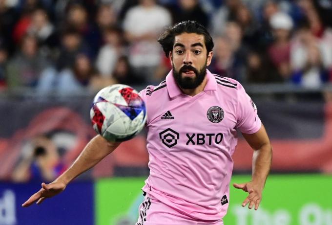 «Μπαμ» με Πιζάρο ετοιμάζει η ΑΕΚ – Εισήγηση Αλμέιδα ο ποδοσφαιριστής!