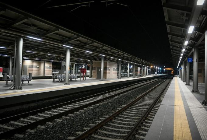 Κάντζα: Χωρίς τις αισθήσεις του ανασύρθηκε άνδρας από συρμό του Προαστιακού