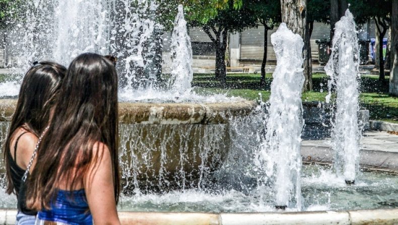 Ιστορικά ρεκόρ ζέστης σε Γαλλία, Βέλγιο και Βρετανία: Μέτρα έκτακτης ανάγκης για το πρόωρο κύμα καύσωνα