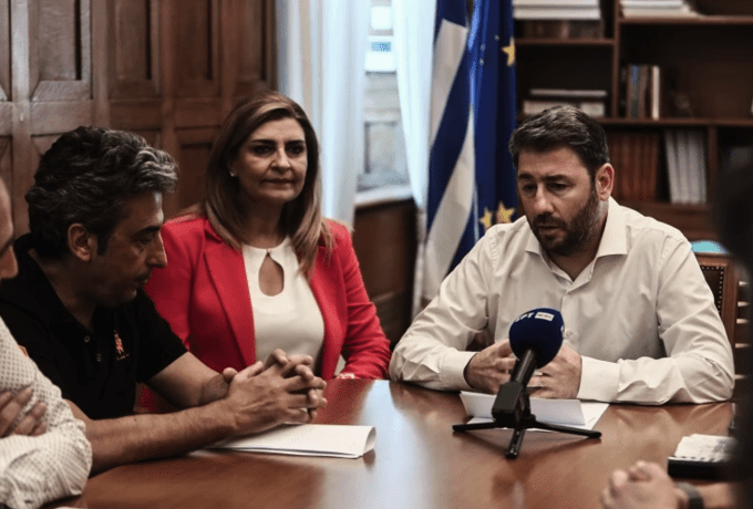 Ανδρουλάκης: Έχουμε χρέος να μην ξεχάσουμε την τραγωδία στα Τέμπη
