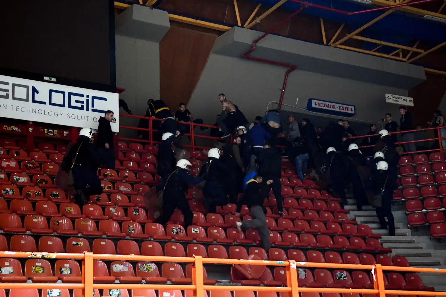 ΔΕΑΒ: Πρόστιμο στην ΑΕΚ και σε δύο φιλάθλους για τα επεισόδια στην Πάτρα