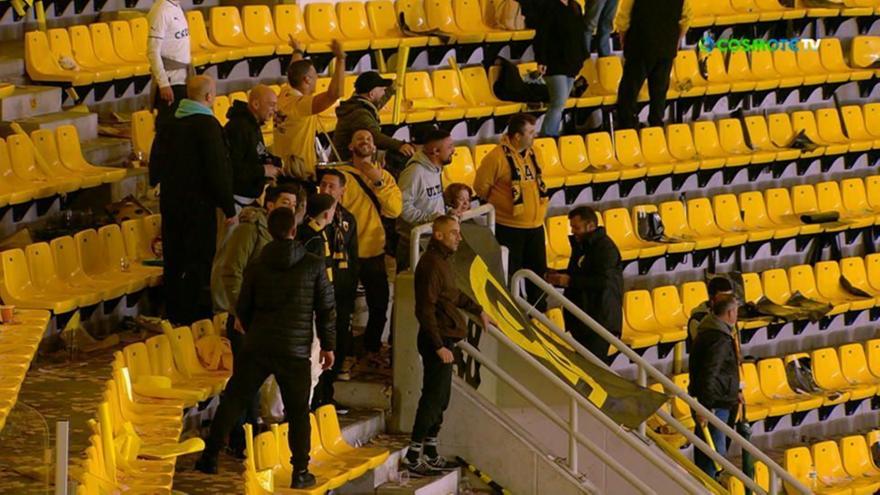 Οπαδοί της ΑΕΚ: Παρέμειναν στην OPAP Arena τραγουδώντας μετά τη νίκη επί του Άρη!