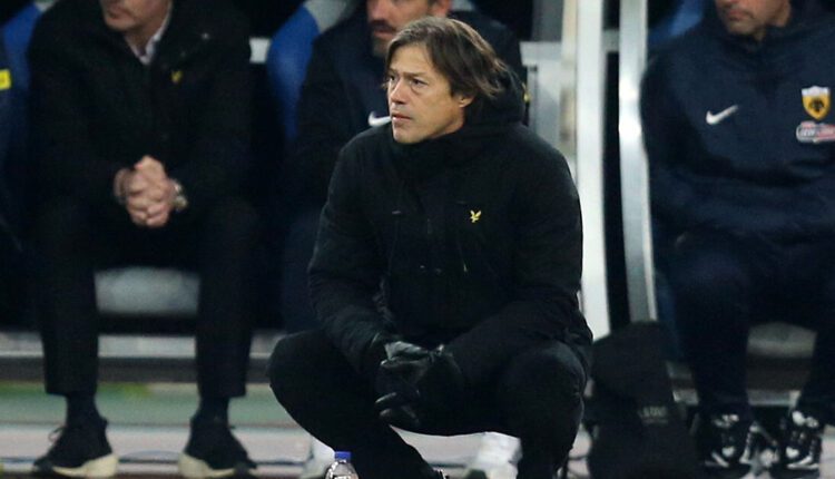 Μια “γροθιά” τα αποδυτήρια της ΑΕΚ – Όλοι στο πλευρό Αλμέιδα και Στρακόσια!