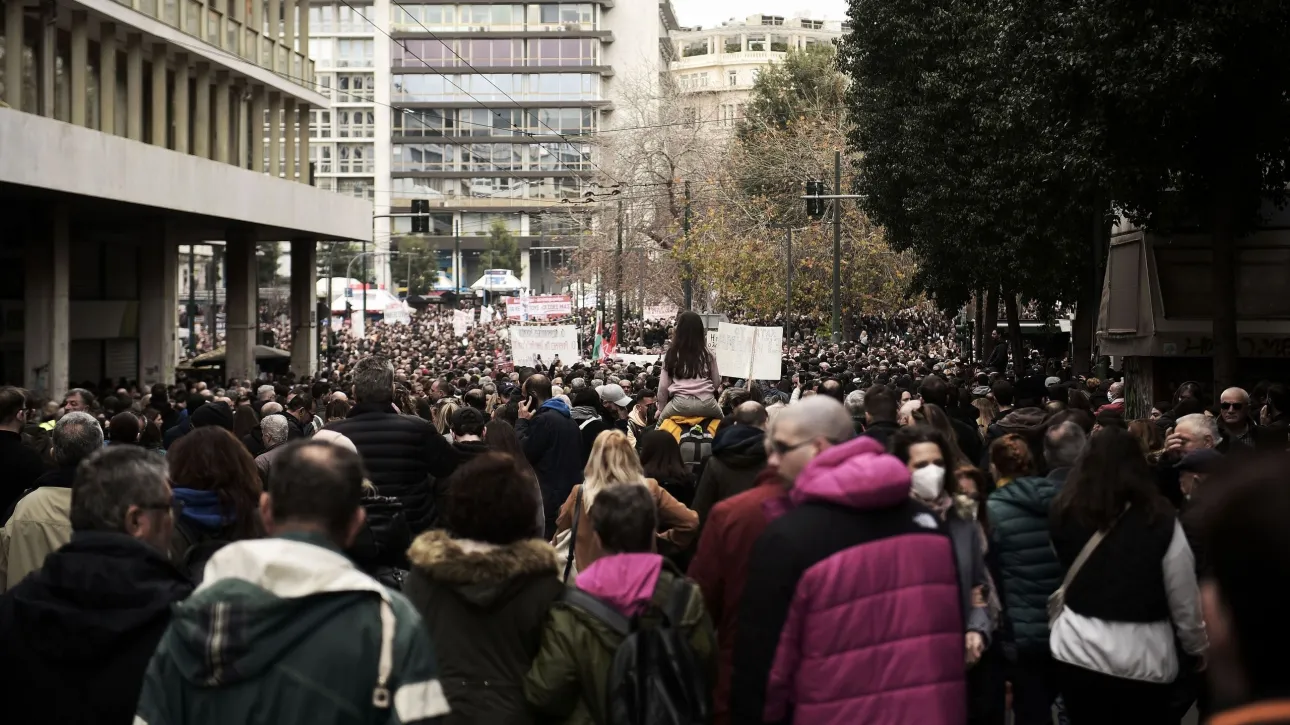 Επεισόδια στην συγκέντρωση για τα Τέμπη: 41 συλλήψεις και 84 προσαγωγές