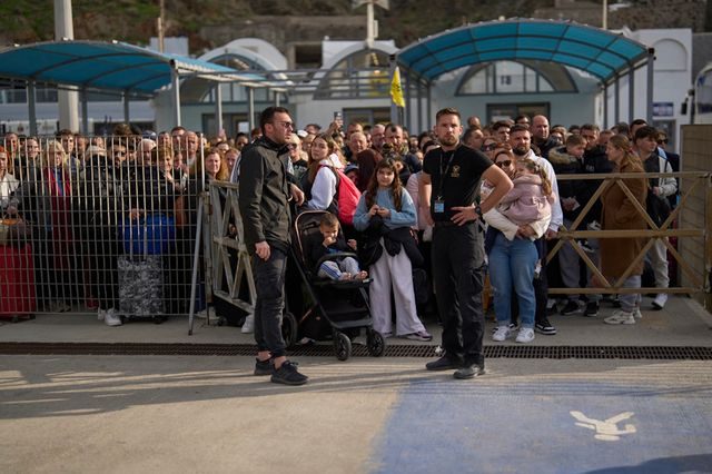 Σαντορίνη: Συνεχίζονται οι σεισμοί – Κάτοικοι εγκαταλείπουν το νησί