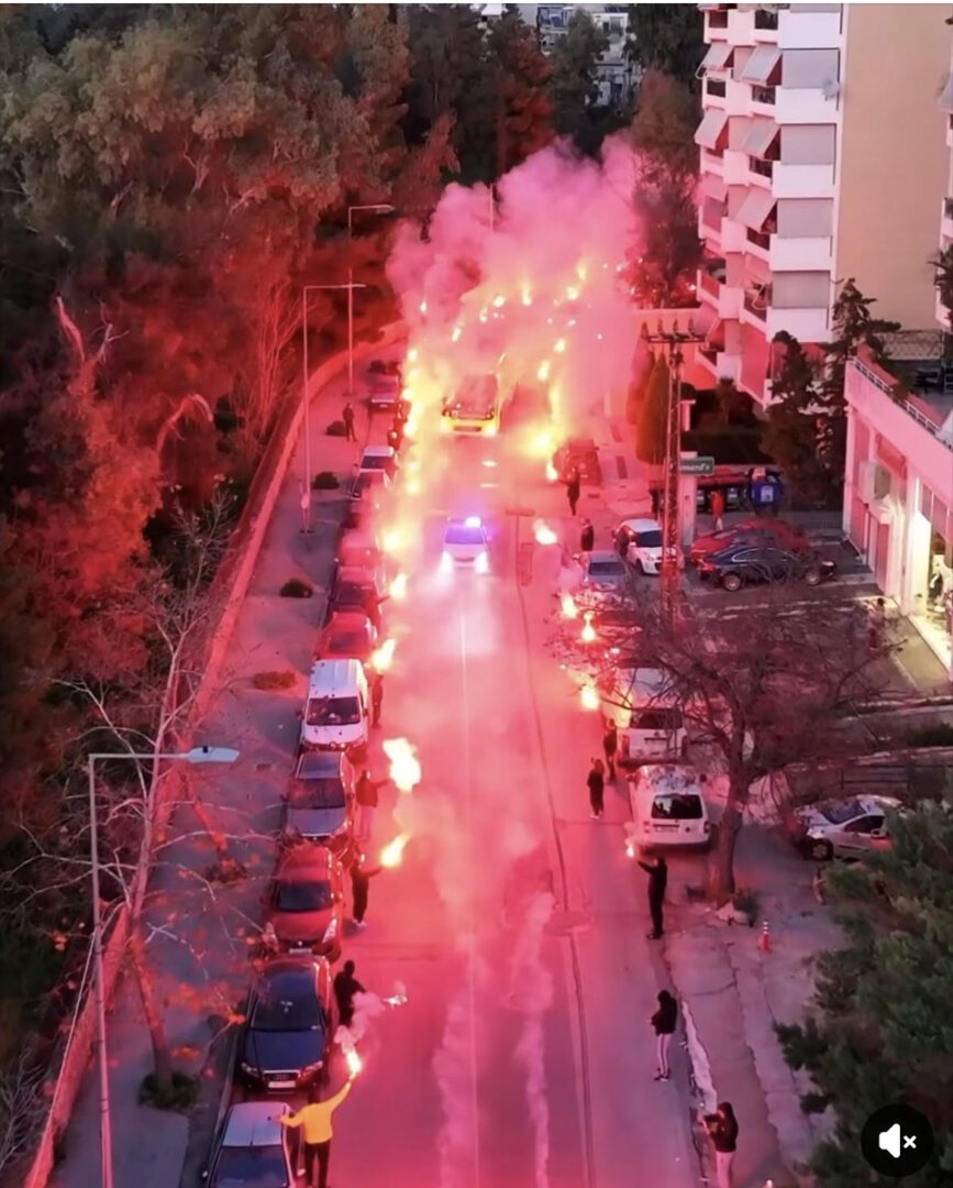 Τρομερή υποδοχή της αποστολής της ΑΕΚ (VIDEO)