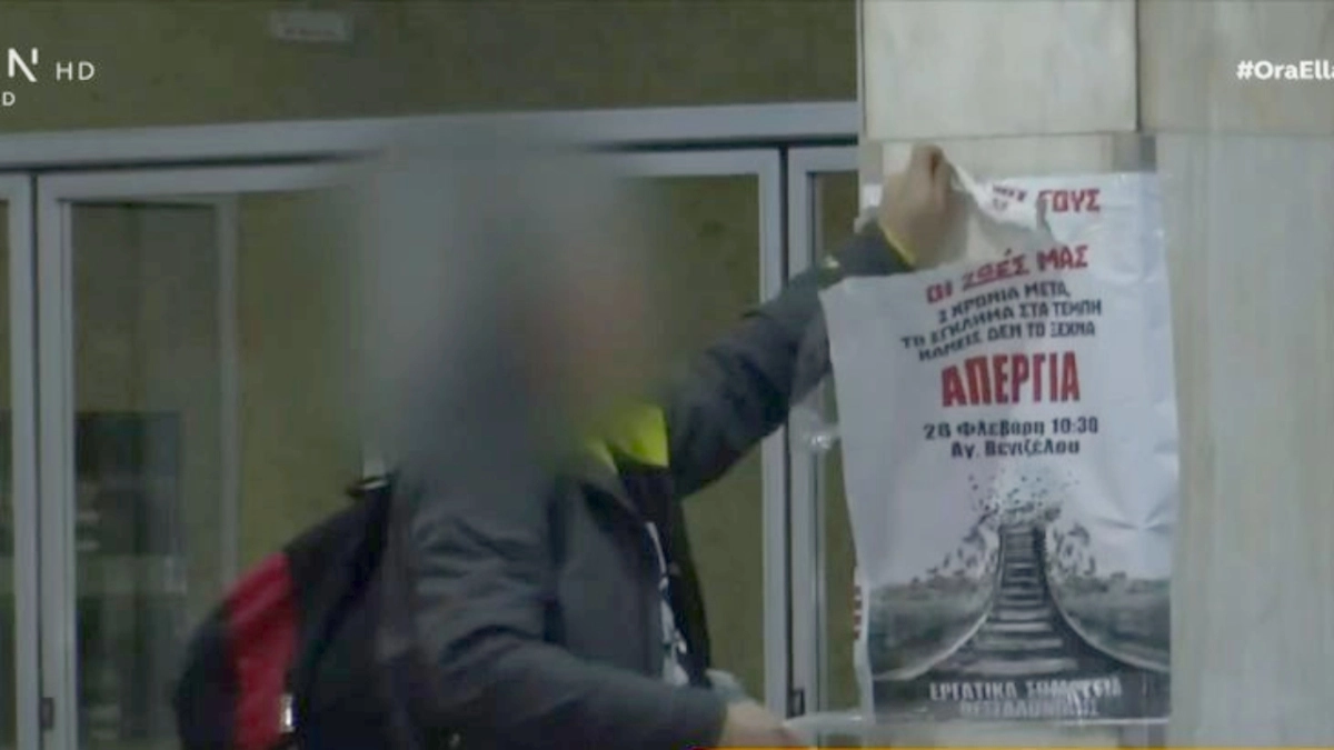Θεσσαλονίκη: Άνδρας ξήλωνε αφίσες για τα Τέμπη – Αντιδράσεις από τον κόσμο
