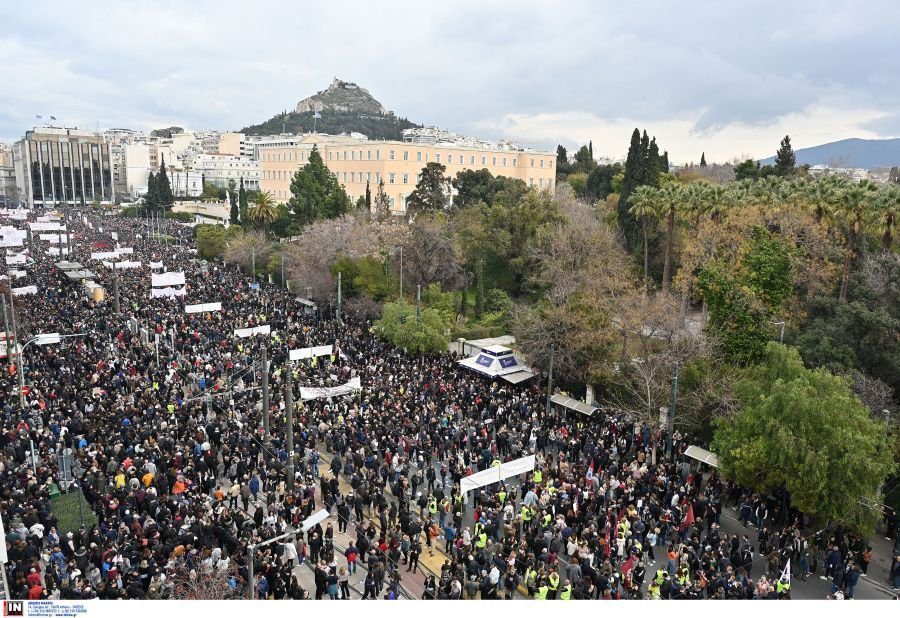 Συλλαλητήριο για τα Τέμπη: Πάνω από 100.000 άνθρωποι στους δρόμους της Αθήνας!