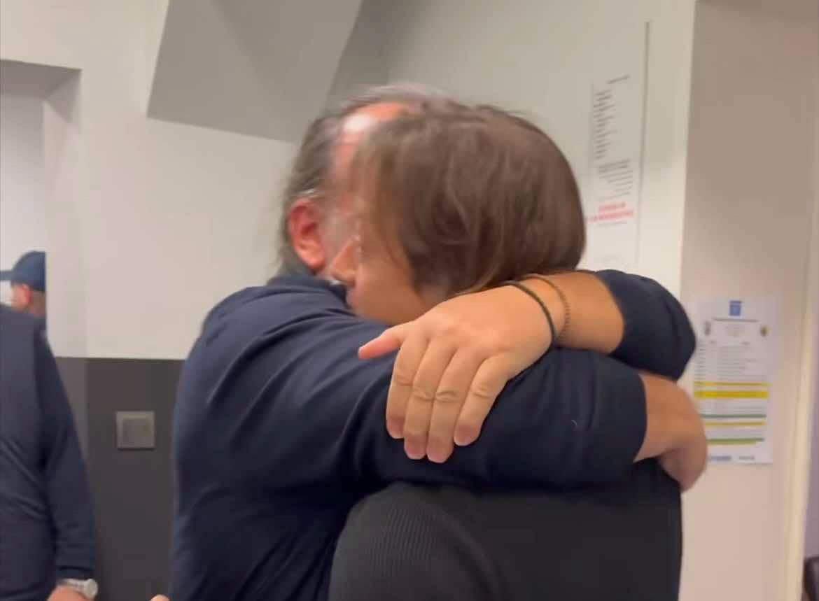 Η αγκαλιά Ηλιόπουλου-Αλμέιδα και οι πανηγυρισμοί στα αποδυτήρια (VIDEO)