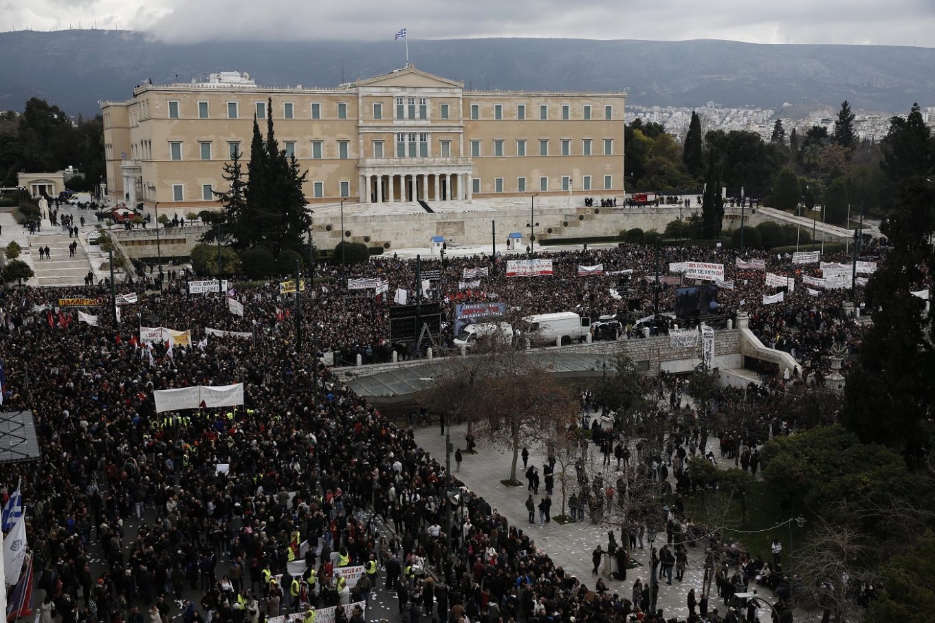 Δείτε ζωντανά την συγκέντρωση για τα Τέμπη (vid)