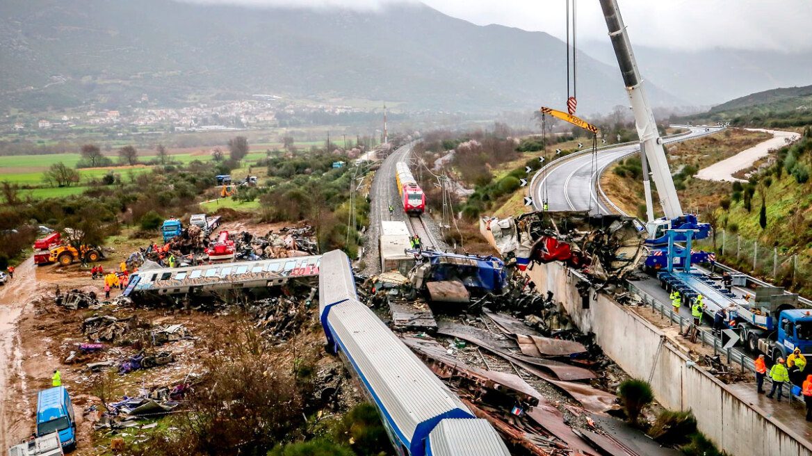 Τέμπη: Χωρίς απαντήσεις για τις εκρήξεις μετά τη σύγκρουση των τρένων – Το τελικό πόρισμα