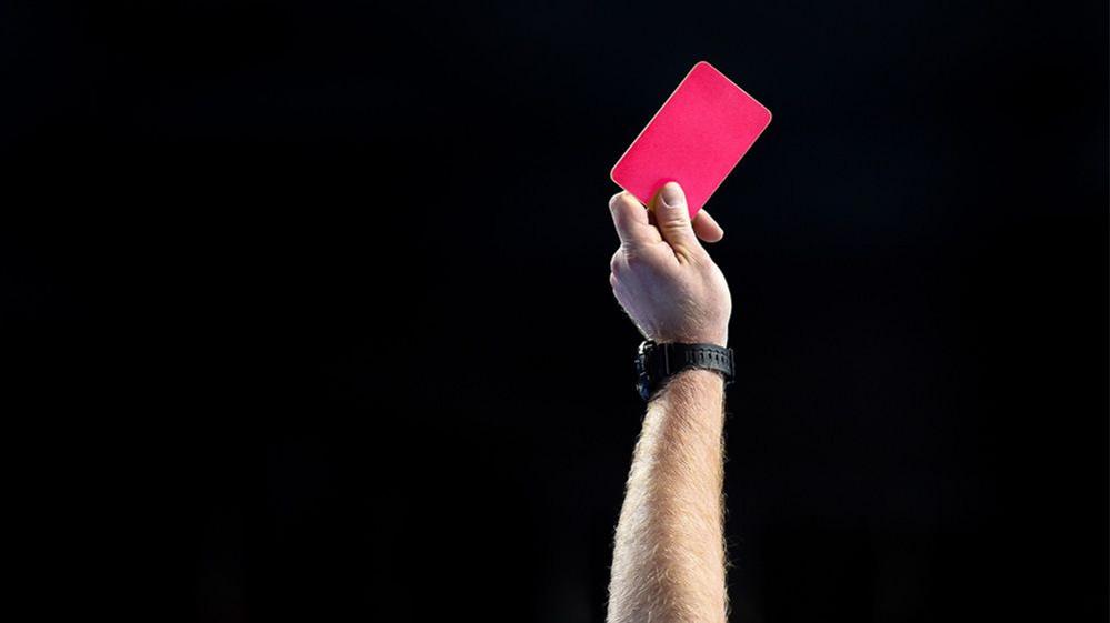 Γερμανία: Διαιτητής δέχθηκε δάγκωμα στα γεννητικά όργανα και ανέβαλε τον αγώνα