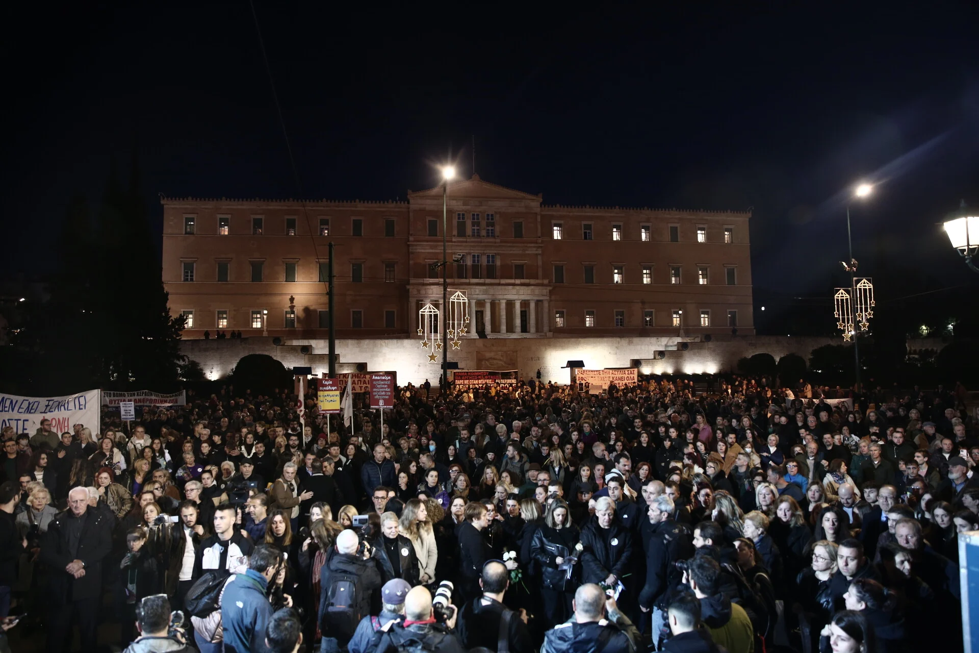 Σύνταγμα: Μαζική συμμετοχή στο νέο συλλαλητήριο για τα Τέμπη