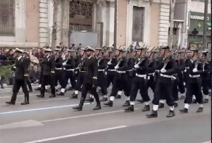 «Δεν θα μείνει ατιμώρητη η αυθάδεια»: Τι λέει η Τουρκία για τα υβριστικά συνθήματα στην παρέλαση
