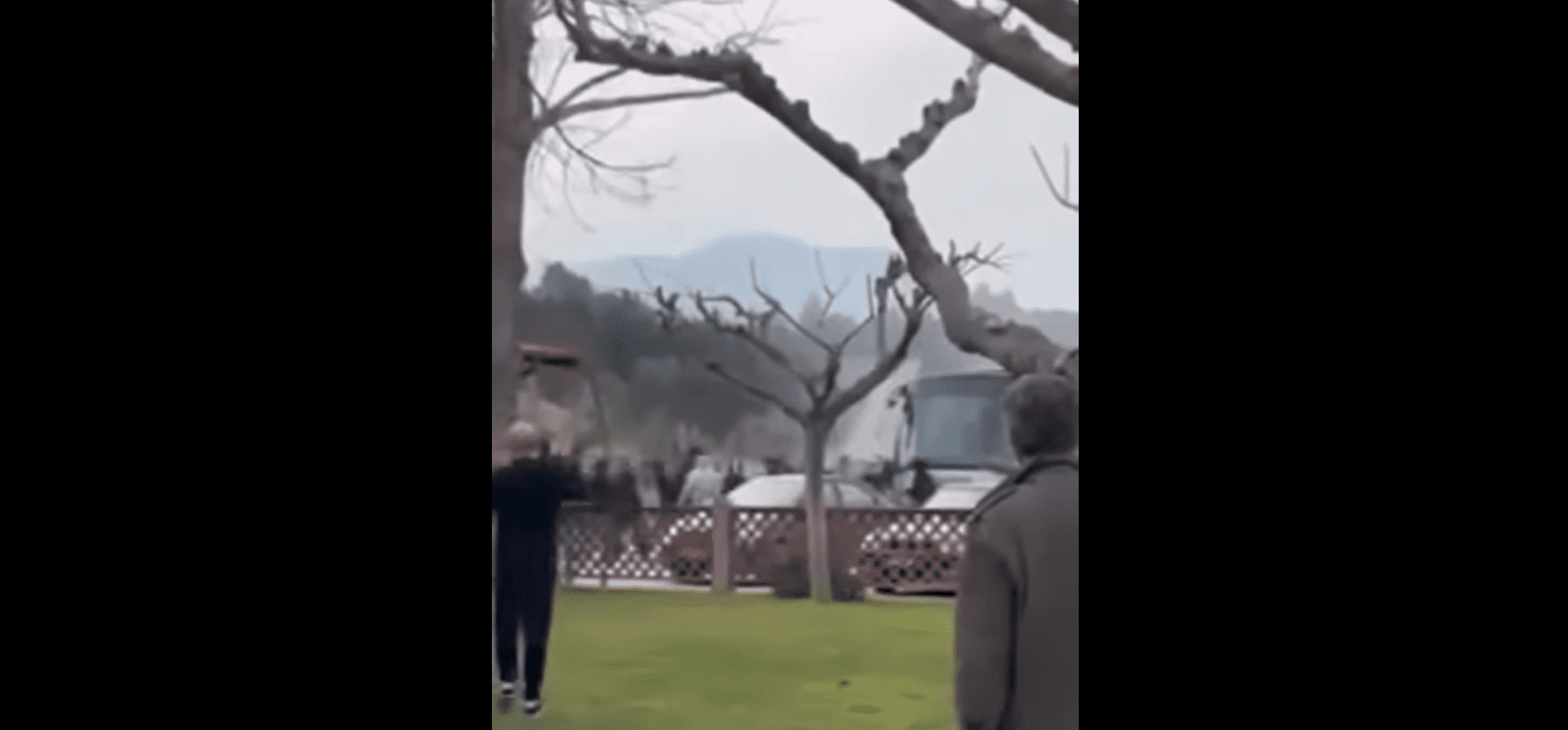 Επεισόδια στην Εθνική Οδό: Βίντεο από τις συγκρούσεις οπαδών ΑΕΚ και ΠΑΟΚ!