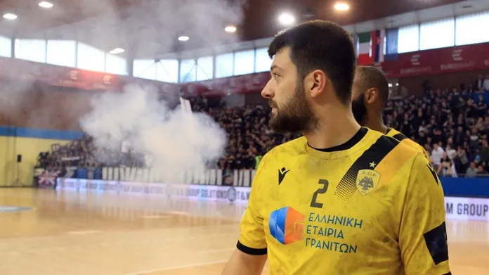 Παρτιζάν – ΑΕΚ: Τα επεισόδια στο Βελιγράδι κάνουν τον γύρο του κόσμου! (VIDEO)