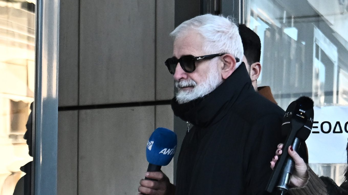 Δίκη Φιλιππίδη: «Είχε σχέσεις με κοπέλες εν γνώσεις της συζύγου του» – Τι είπε ο Σπύρος Μπιμπίλας