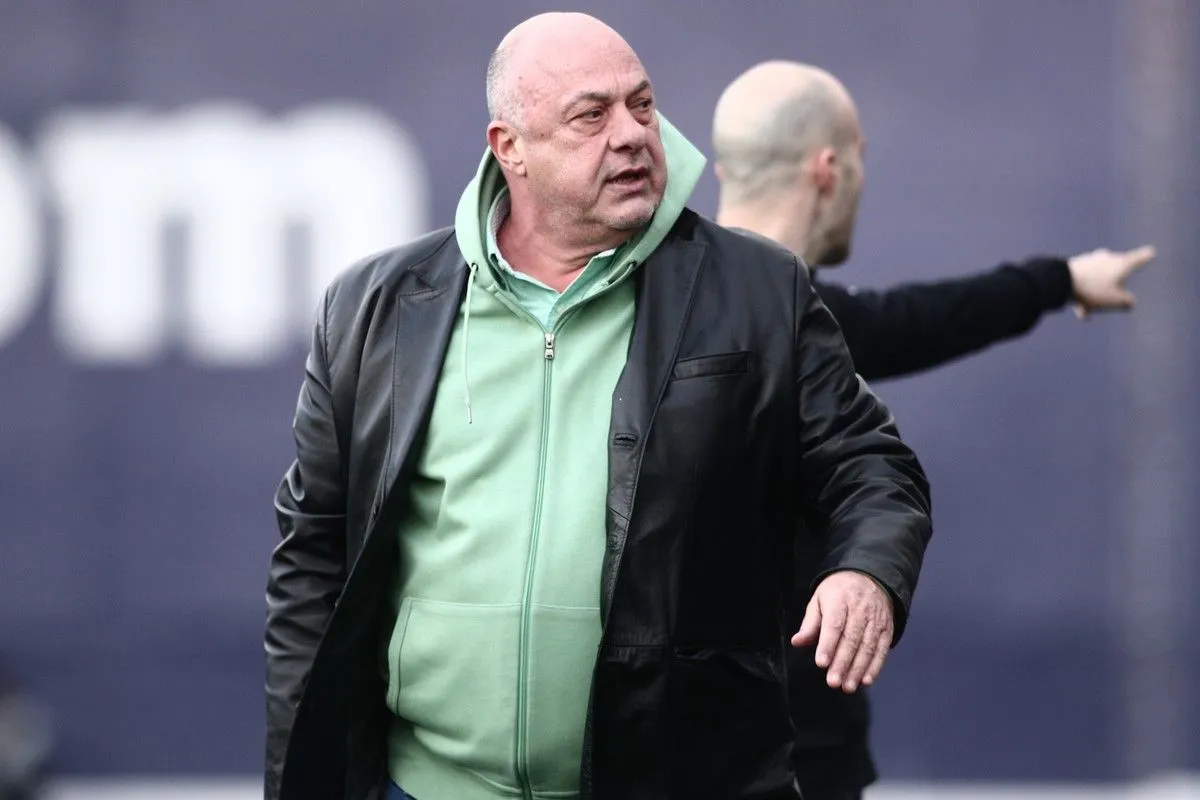 Μπέος εναντίον ΑΕΚ και Παναθηναϊκού: Εξυμνεί Μαρινάκη και κατακρίνει τους αντιπάλους του