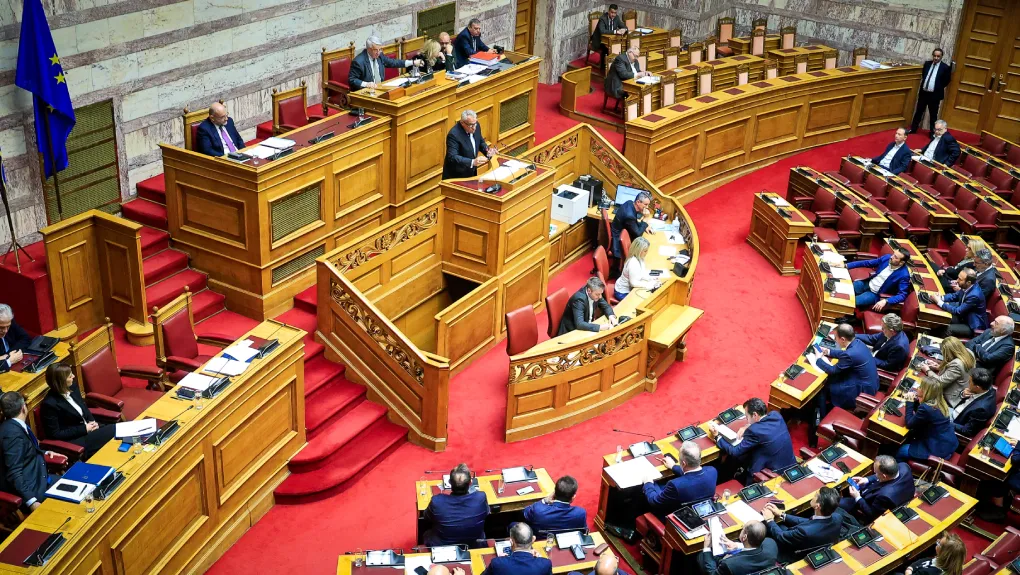 Πρόταση δυσπιστίας: Τα ξημερώματα ολοκληρώθηκε η πρώτη μέρα της συζήτησης στη Βουλή