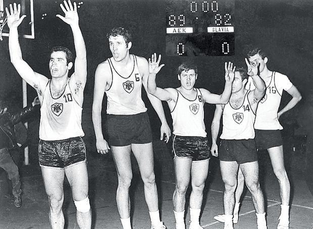Σαν Σήμερα 4/4/1968: Η ΑΕΚ νικάει την Σλάβια Πράγας μπροστά σε 80.000 κόσμο και στέφεται «Βασίλισσα» της Ευρώπης (vids)