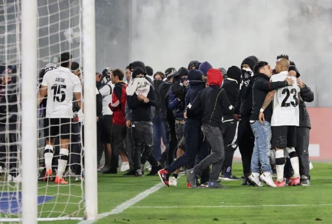 Χιλή: Αιματηρά επεισόδια έξω από το γήπεδο της Κόλο Κόλο – Νεκροί δύο ανήλικοι οπαδοί