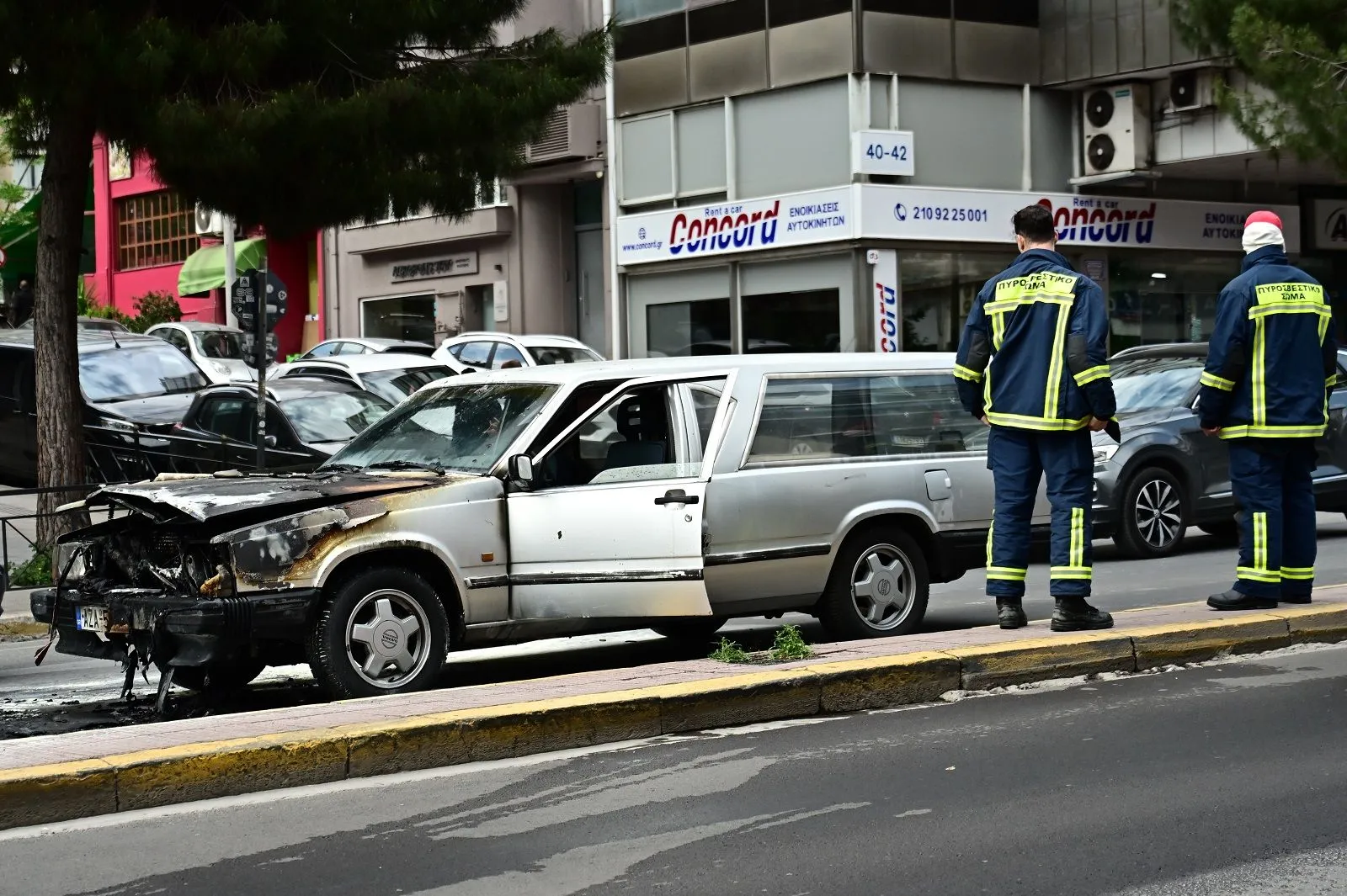 Νεκροφόρα «τυλίχτηκε» στις φλόγες στη Λεωφόρο Συγγρού – Κλειστή λωρίδα κυκλοφορίας