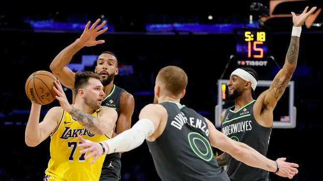 ΝΒΑ: Πρόκριση για Μινεσότα, «ζωντανοί» οι Ρόκετς