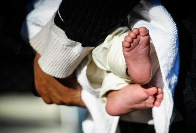 Σοκ στο Ωραιόκαστρο – Εντοπίστηκε βρέφος νεκρό σε κάδο πίσω από καντίνα