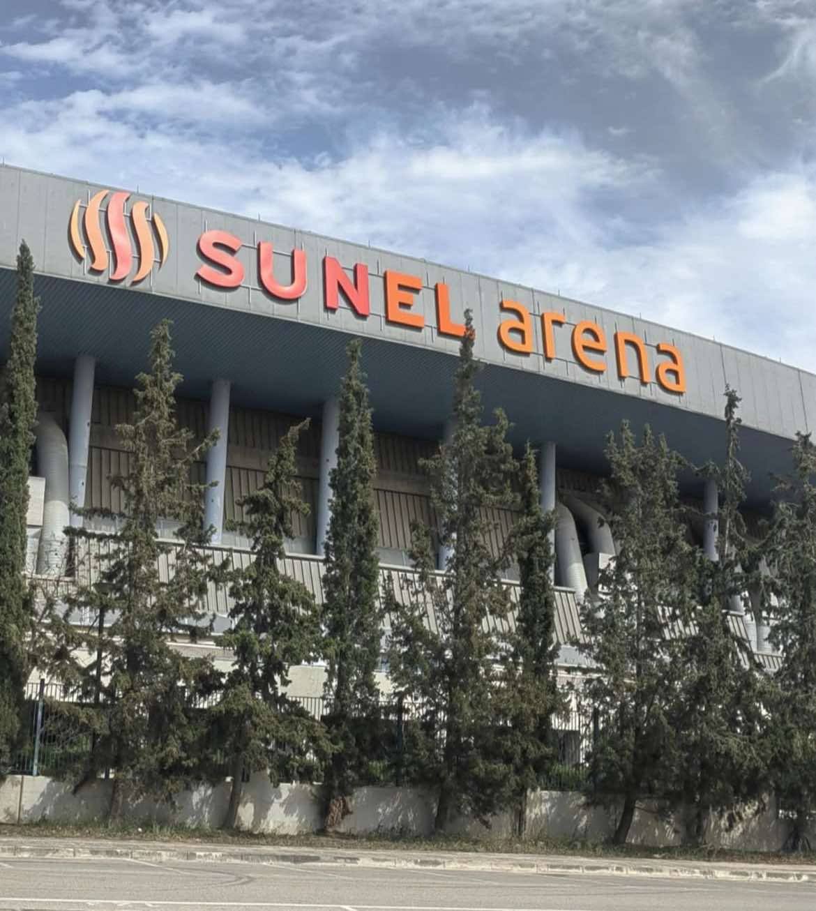 «Ομορφαίνει» κι άλλο το γήπεδο της ΑΕΚ: Τοποθετήθηκε η επιγραφή «SUNEL Arena»! (ΦΩΤΟ)