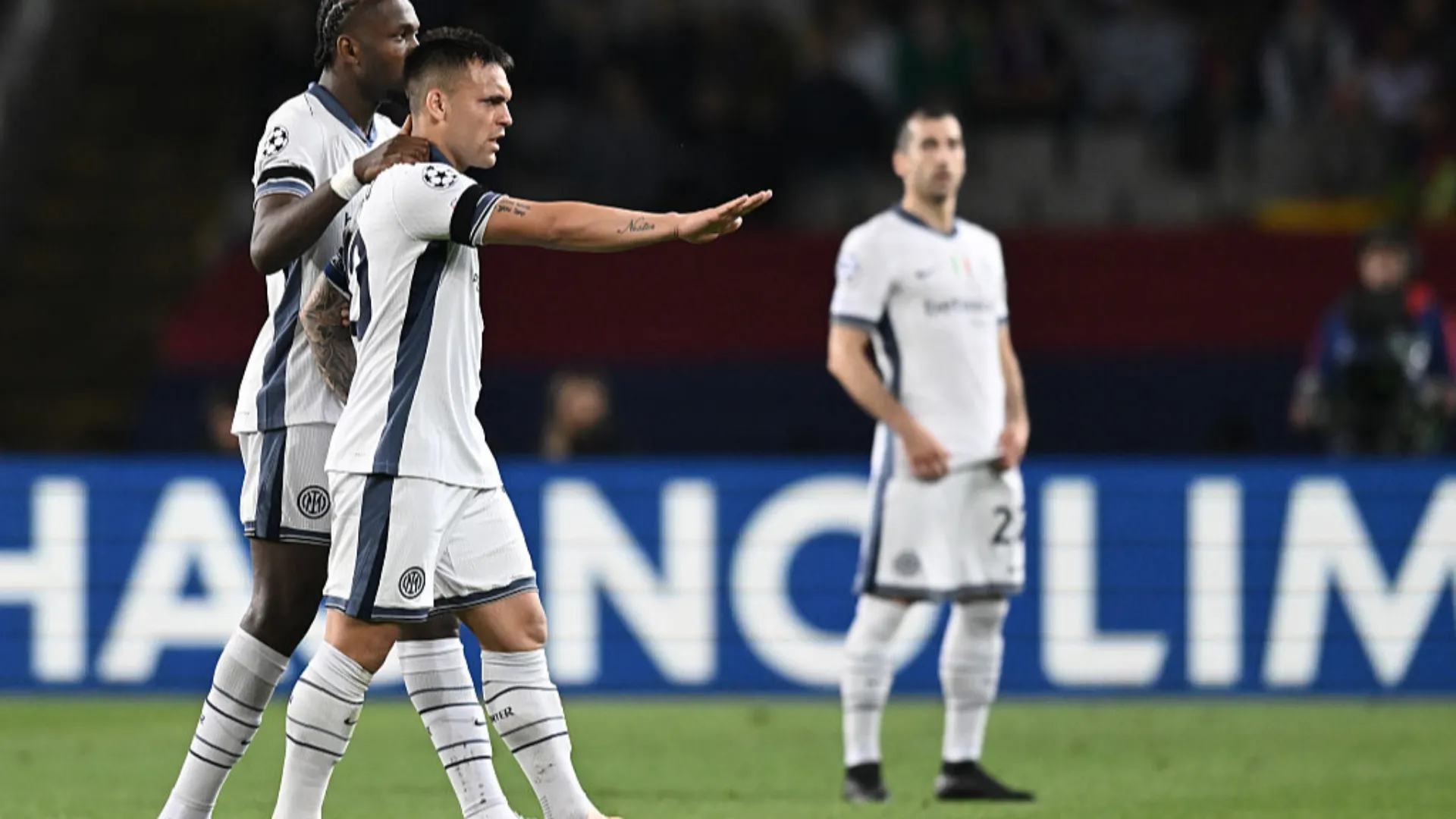 Ίντερ: Τραυματίστηκε ο Λαουτάρο Μαρτίνες – Ανησυχία για την ρεβάνς με την Μπαρτσελόνα