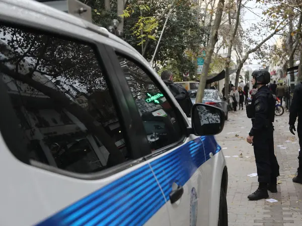 Μαρούσι: Μωρό κλειδώθηκε μέσα στο αυτοκίνητο της μητέρας του