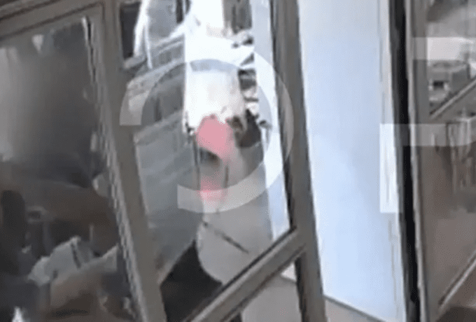 Πανεπιστημιούπολη Ζωγράφου: Σοκ από την επίθεση σε ιδιοκτήτρια κυλικείου – Τι καταγράφει το βίντεο