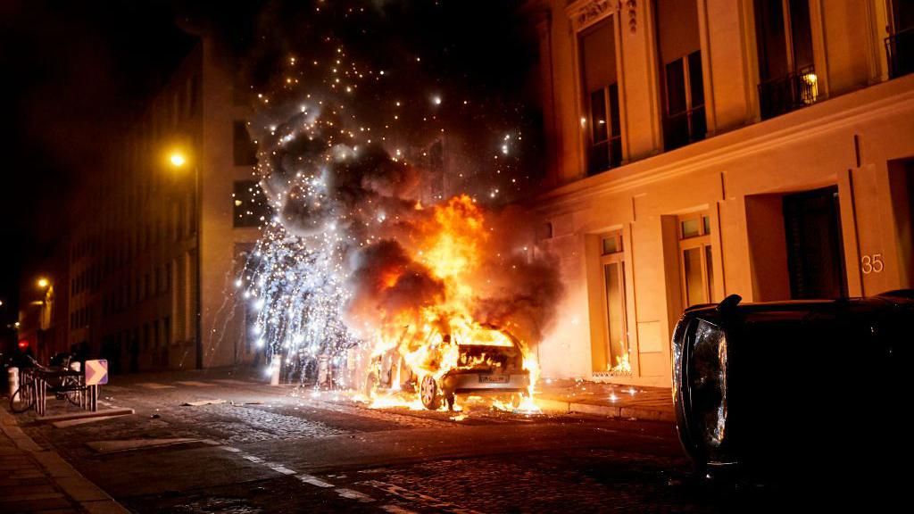 Η Παρί καταδικάζει τα επεισόδια μετά την ιστορική της κατάκτηση στο Champions League