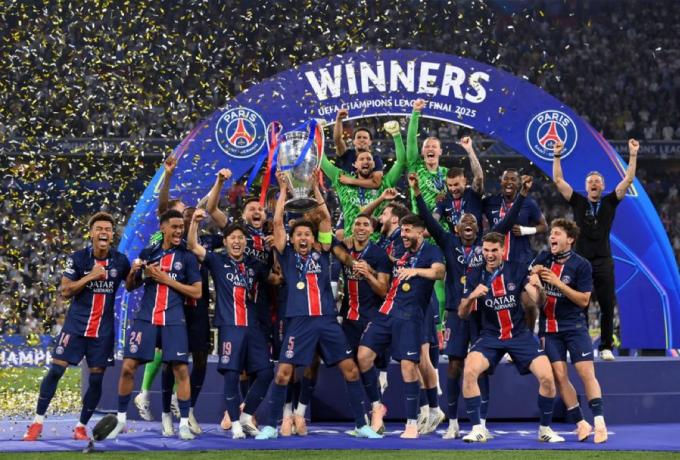 Champions League: Δείτε ολόκληρη την απονομή του τροπαίου στην Παρί Σεν Ζερμέν (VIDEO)