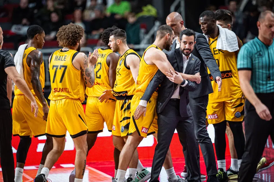 Αποχωρεί από την ΑΕΚ Betsson ο Αντρέα Βιτσεντζούτο