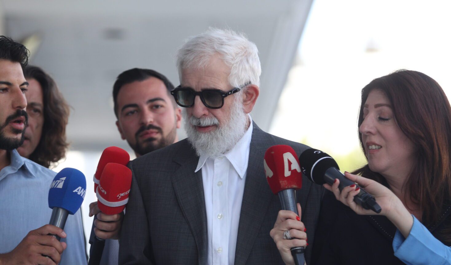 Φιλιππίδης σε δικαστές: «Μη με πετάτε στα σκουπίδια – Έγινε βουλευτής ο Μπιμπίλας, το ανέκδοτο του θεάτρου» (ΒΙΝΤΕΟ)