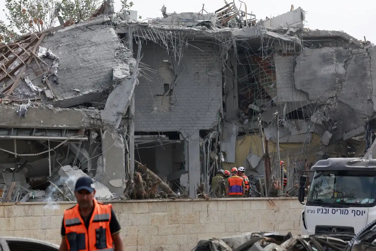 Ισραήλ: 16 τραυματίες από την ιρανική πυραυλική επίθεση σε Τελ Αβίβ και Χάιφα – Νέες αεροπορικές επιθέσεις στο δυτικό Ιράν