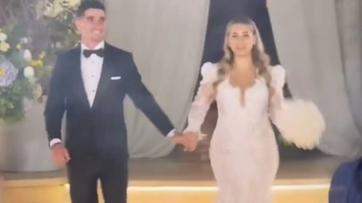 Παντρεύτηκε ο Πέτρος Μάνταλος με την Χριστίνα Καπογιάννη